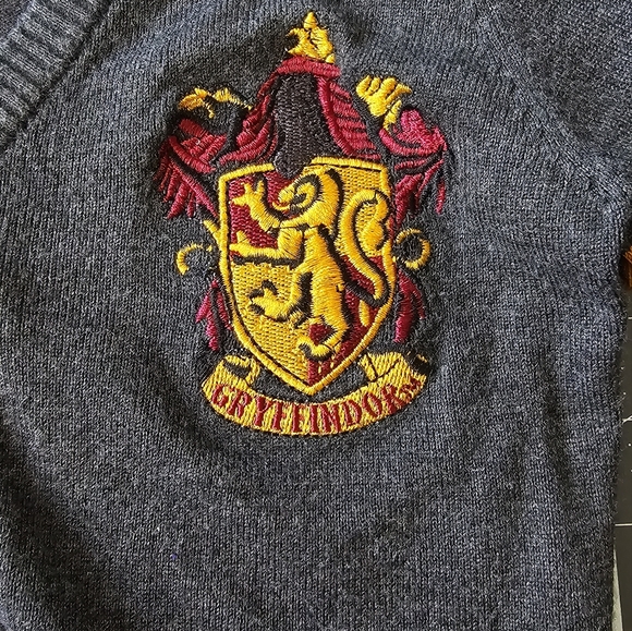 Harry Potter Gryffindor Cardigan - Picture 5 of 7